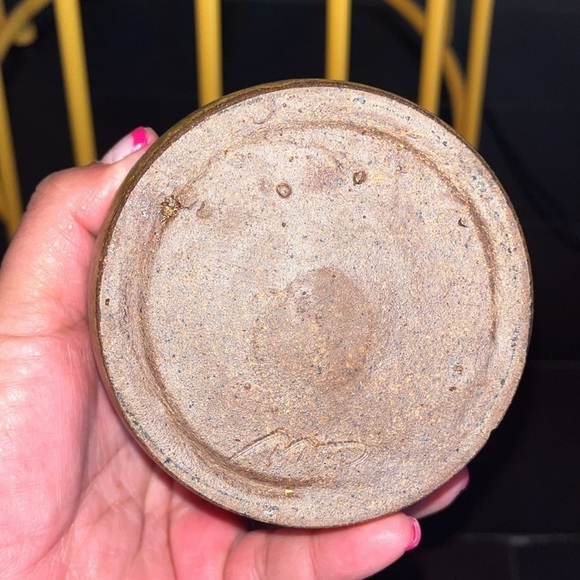 A vintage Mid-Century Modern studio pottery vase, likely from the 1970s. - Picture 4 of 4